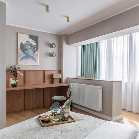 Holt - Sublime Minty Green 1Br On The Park Бухарест Экстерьер фото