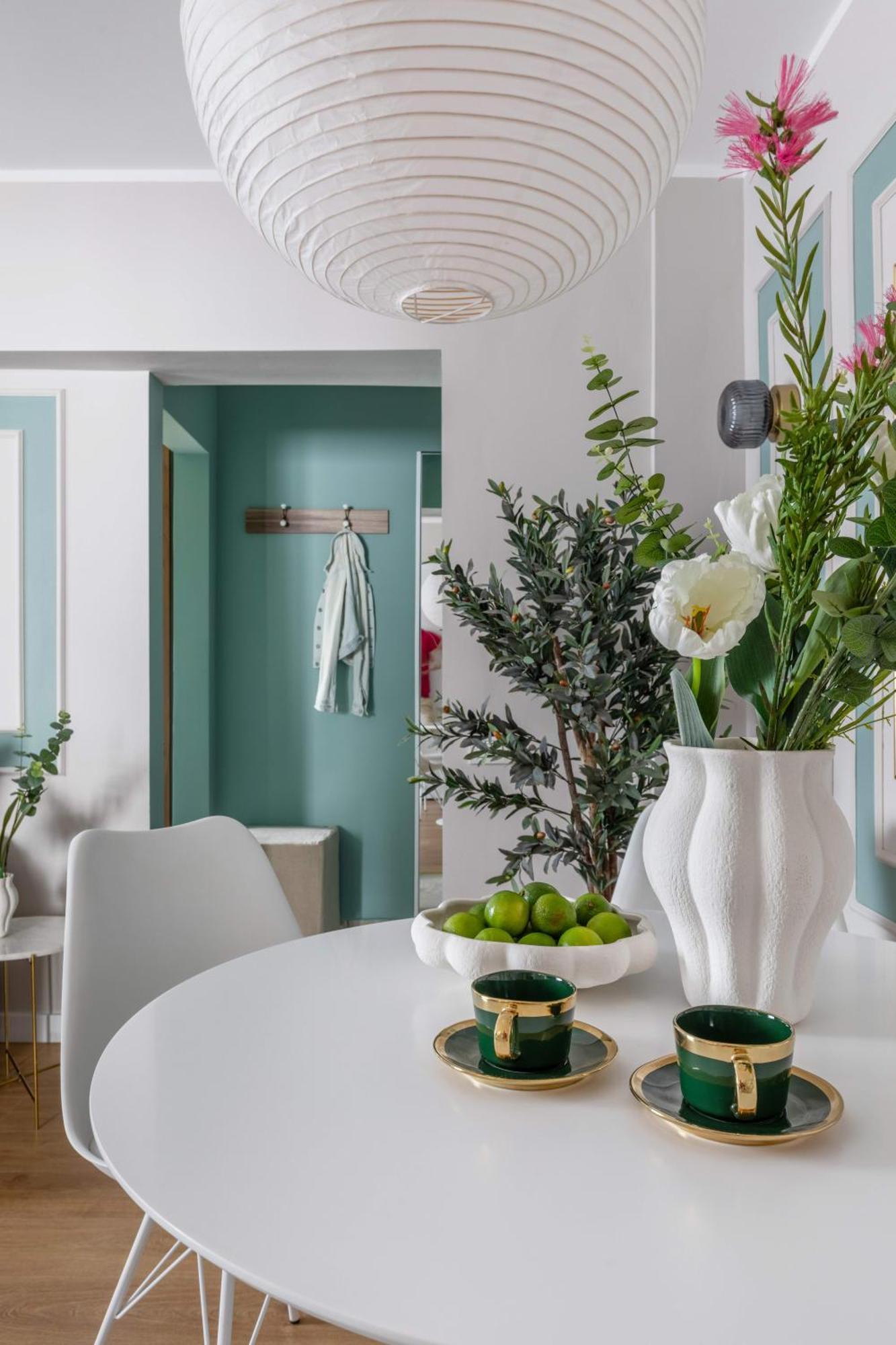 Holt - Sublime Minty Green 1Br On The Park Бухарест Экстерьер фото