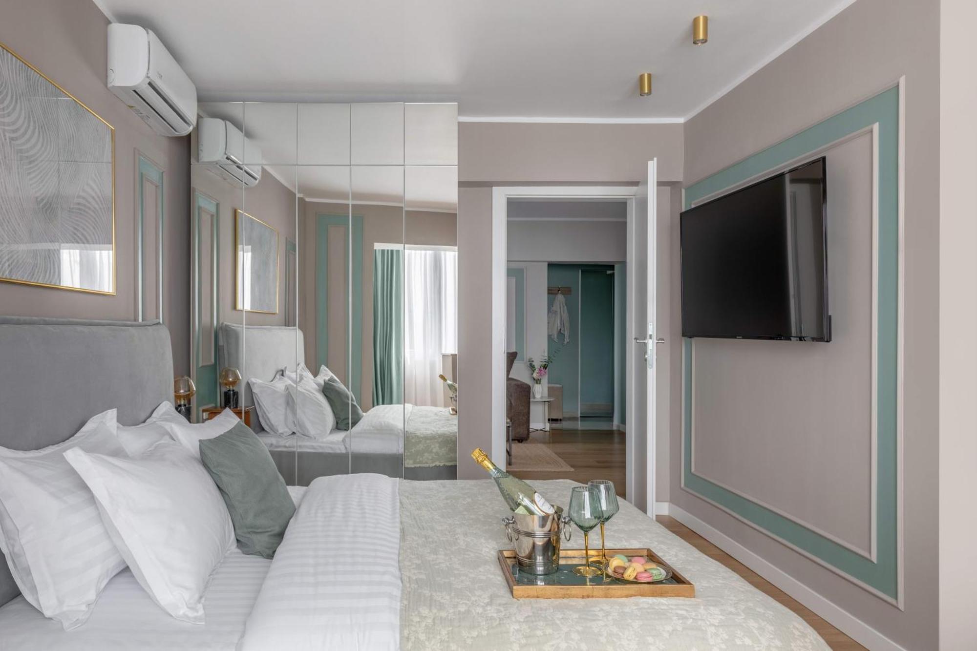 Holt - Sublime Minty Green 1Br On The Park Бухарест Экстерьер фото
